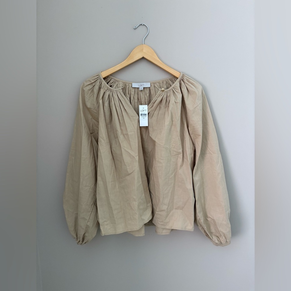 LOFT Blouse Womens XS Beige Split V-Neck Pullover Balloon Long Sleeve NWT - Picture 4 of 7